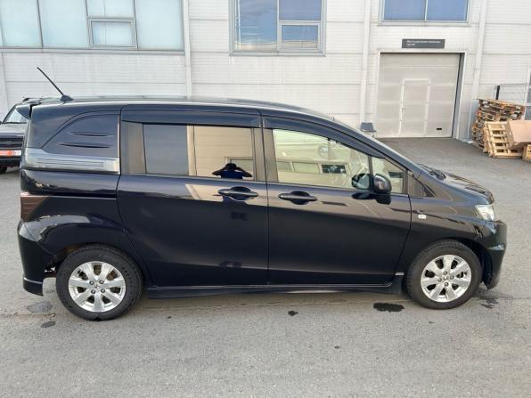 Honda Freed I с пробегом 2011 года, цена 1 120 000 рублей, 220731 км, компактвэн, Автокод Объявления