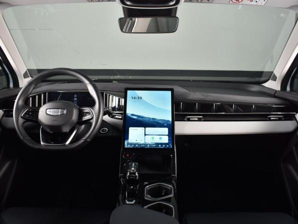 Geely Atlas II с пробегом 2023 года, цена 2 749 999 рублей, 50212 км, внедорожник, Автокод Объявления