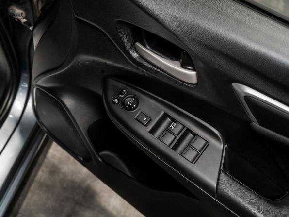 Honda Fit III Рестайлинг с пробегом 2018 года, цена 1 460 000 рублей, 5271 км, хэтчбек, Автокод Объявления