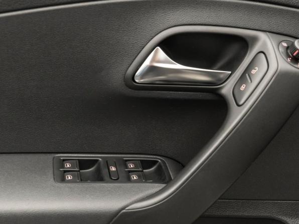 Volkswagen Polo V Рестайлинг с пробегом 2016 года, цена 1 440 000 рублей, 102869 км, седан, Автокод Объявления