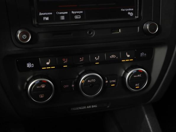 Volkswagen Jetta VI Рестайлинг с пробегом 2014 года, цена 989 000 рублей, 191244 км, седан, Автокод Объявления