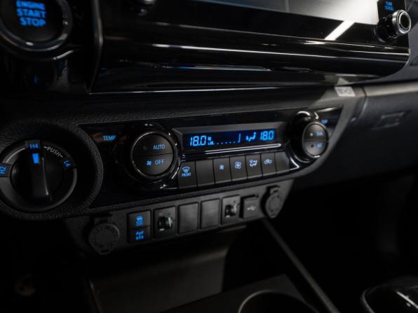Toyota Hilux VIII Рестайлинг 2 с пробегом 2025 года, цена 7 750 000 рублей, 34 км, пикап, Автокод Объявления