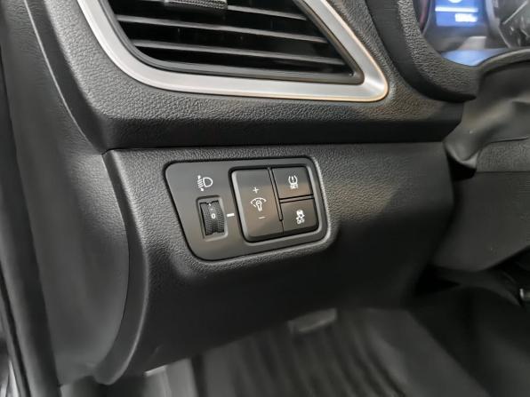 Hyundai Solaris II с пробегом 2018 года, цена 1 333 000 рублей, 128159 км, седан, Автокод Объявления