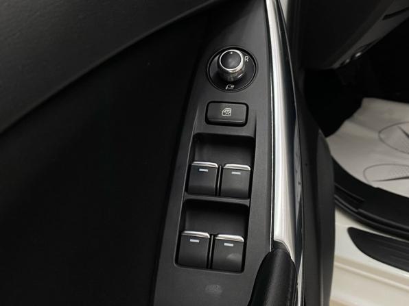 Mazda 6 III (GJ) Рестайлинг с пробегом 2015 года, цена 1 575 000 рублей, 211992 км, седан, Автокод Объявления
