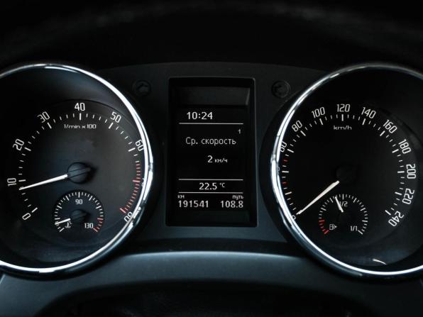 Skoda Yeti I Рестайлинг с пробегом 2015 года, цена 1 014 000 рублей, 191540 км, внедорожник, Автокод Объявления