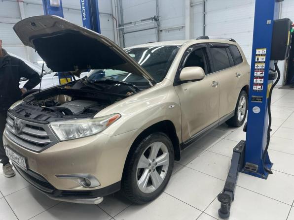 Toyota Highlander II (XU40) Рестайлинг с пробегом 2012 года, цена 1 999 000 рублей, 223000 км, внедорожник, Автокод Объявления