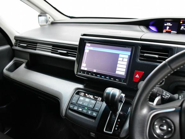 Honda Stepwgn V с пробегом 2017 года, цена 1 925 000 рублей, 67612 км, минивэн, Автокод Объявления