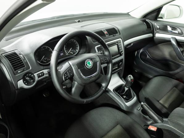Skoda Octavia II (A5) Рестайлинг с пробегом 2012 года, цена 899 585 рублей, 309831 км, универсал, Автокод Объявления