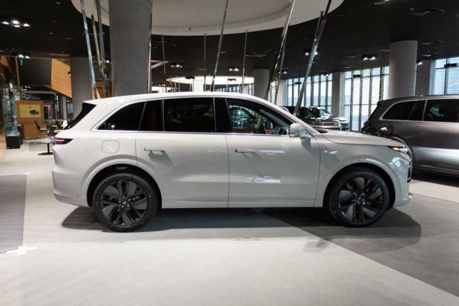 Новый Li Auto (Lixiang) L6 2025 года, цена 8 449 000 рублей, внедорожник, Автокод Объявления