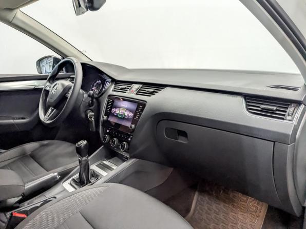 Skoda Octavia III (A7) Рестайлинг с пробегом 2017 года, цена 1 515 000 рублей, 97857 км, лифтбек, Автокод Объявления