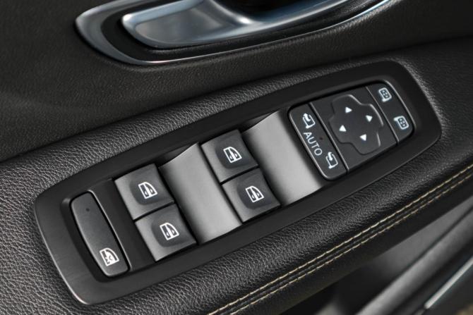Renault Scenic III с пробегом 2018 года, цена 1 859 000 рублей, 180000 км, компактвэн, Автокод Объявления