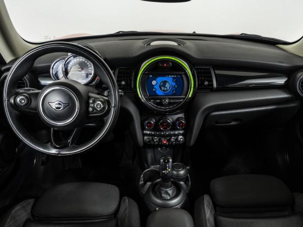 Mini Hatch III (F55/F56) Рестайлинг с пробегом 2019 года, цена 2 498 000 рублей, 15062 км, хэтчбек, Автокод Объявления
