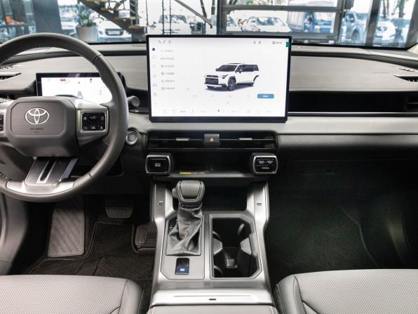 Toyota RAV4 VI (XA60) с пробегом 2026 года, цена 4 400 000 рублей, 1 км, внедорожник, Автокод Объявления