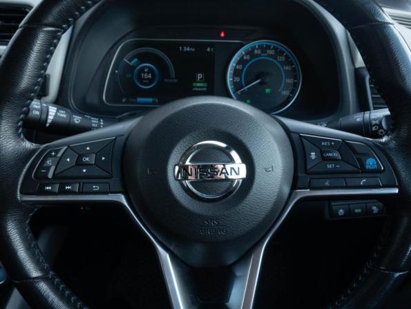 Nissan Leaf II (ZE1) с пробегом 2018 года, цена 1 601 000 рублей, 130313 км, хэтчбек, Автокод Объявления