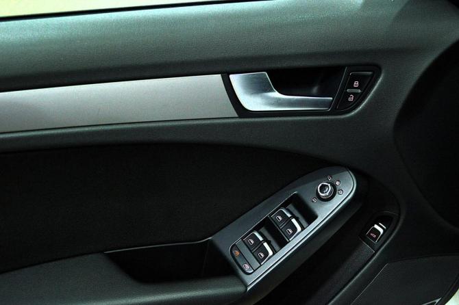 Audi A4 IV (B8) Рестайлинг с пробегом 2012 года, цена 1 220 000 рублей, 142300 км, седан, Автокод Объявления