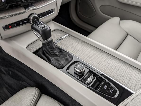 Volvo XC60 II с пробегом 2019 года, цена 3 520 000 рублей, 130000 км, внедорожник, Автокод Объявления