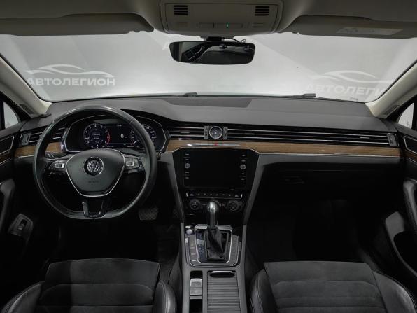 Volkswagen Passat B8 с пробегом 2017 года, цена 1 999 000 рублей, 280123 км, седан, Автокод Объявления