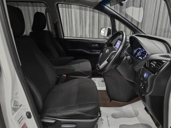 Toyota Esquire I с пробегом 2015 года, цена 1 849 000 рублей, 157000 км, минивэн, Автокод Объявления