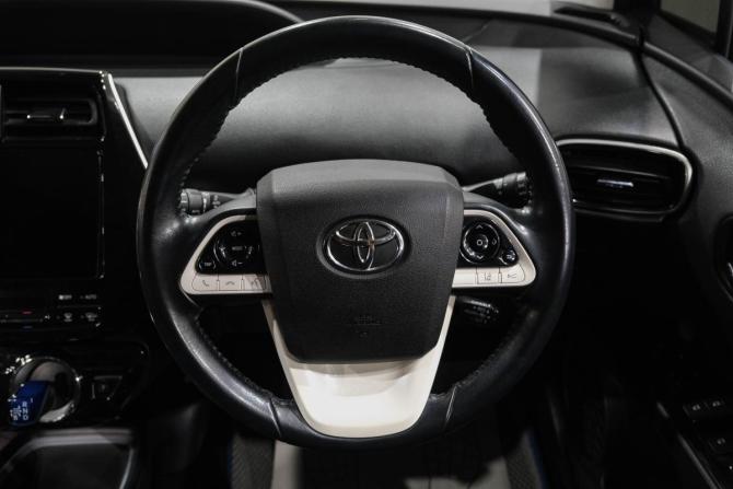 Toyota Prius IV (XW50) с пробегом 2016 года, цена 1 629 000 рублей, 112000 км, лифтбек, Автокод Объявления
