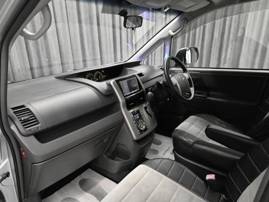 Toyota Voxy II (R70) Красноярск  - изображение 14