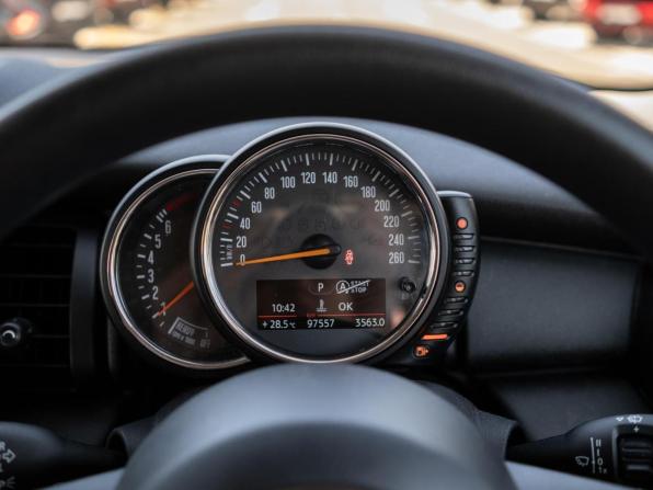 Mini Hatch III (F55/F56) с пробегом 2014 года, цена 1 039 000 рублей, 97557 км, хэтчбек, Автокод Объявления