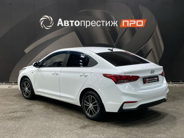 Hyundai Solaris II с пробегом 2017 года, цена 1 180 000 рублей, 120708 км, седан, Автокод Объявления