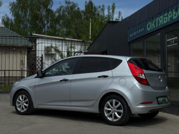 Hyundai Solaris I Рестайлинг с пробегом 2015 года, цена 899 000 рублей, 90000 км, хэтчбек, Автокод Объявления