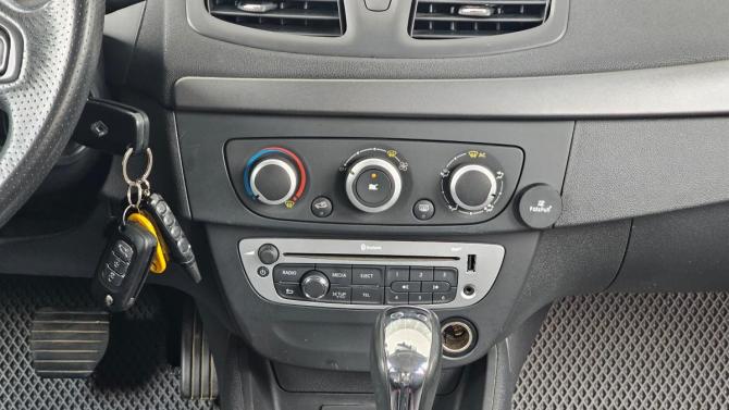 Renault Fluence I Рестайлинг с пробегом 2014 года, цена 769 000 рублей, 157691 км, седан, Автокод Объявления