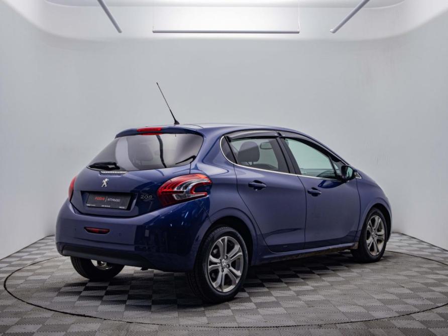 Peugeot 208 I Москва  - изображение 5