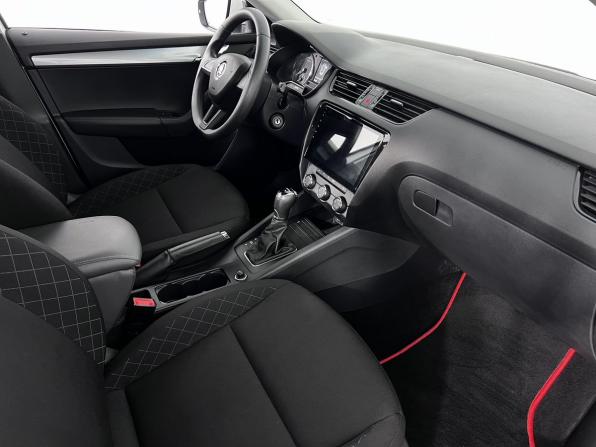 Skoda Octavia III (A7) Рестайлинг с пробегом 2018 года, цена 1 670 000 рублей, 126000 км, лифтбек, Автокод Объявления