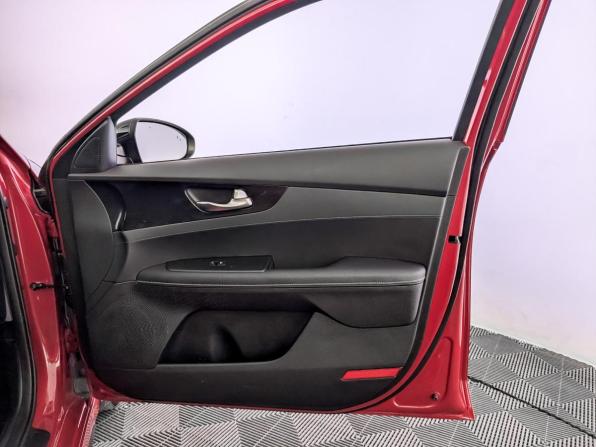 Kia Cerato IV Рестайлинг с пробегом 2021 года, цена 2 425 000 рублей, 48655 км, седан, Автокод Объявления