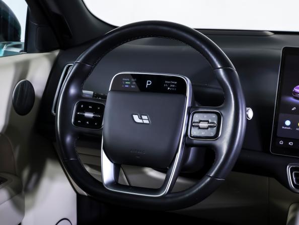 Li Auto (Lixiang) L9 I с пробегом 2023 года, цена 5 990 000 рублей, 46444 км, внедорожник, Автокод Объявления