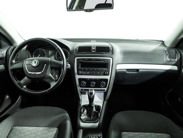 Skoda Octavia II (A5) Рестайлинг с пробегом 2011 года, цена 659 777 рублей, 207210 км, лифтбек, Автокод Объявления