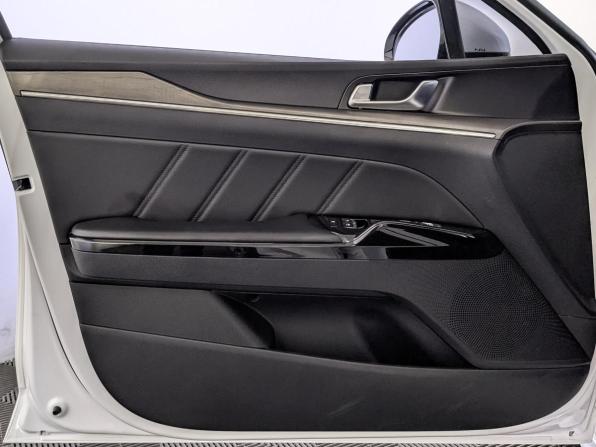 Kia K5 III с пробегом 2023 года, цена 3 300 000 рублей, 21210 км, седан, Автокод Объявления