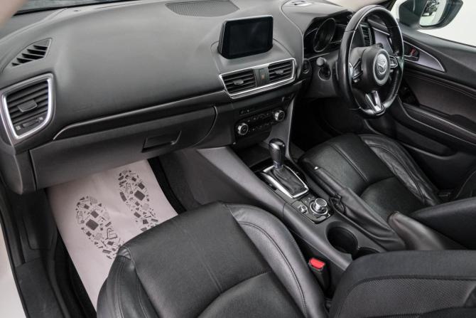 Mazda Axela III Рестайлинг с пробегом 2017 года, цена 1 449 000 рублей, 114571 км, хэтчбек, Автокод Объявления
