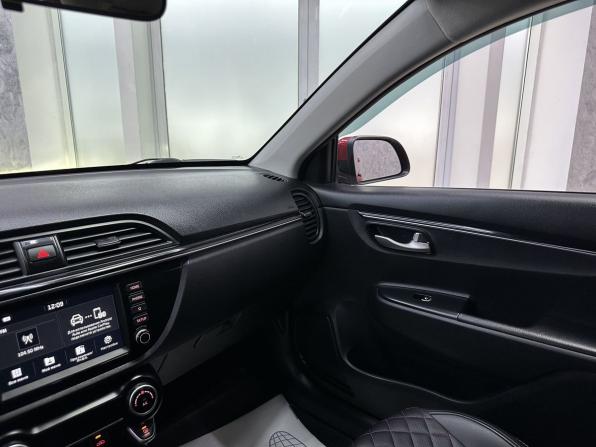 Kia Rio IV с пробегом 2018 года, цена 1 365 000 рублей, 113606 км, седан, Автокод Объявления