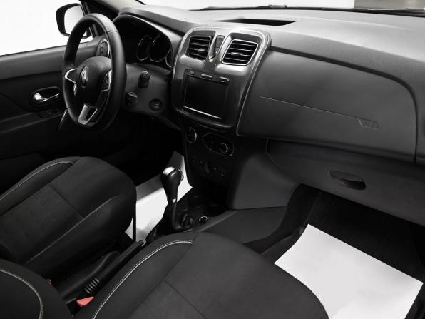 Renault Logan II Рестайлинг с пробегом 2018 года, цена 1 025 000 рублей, 111106 км, седан, Автокод Объявления