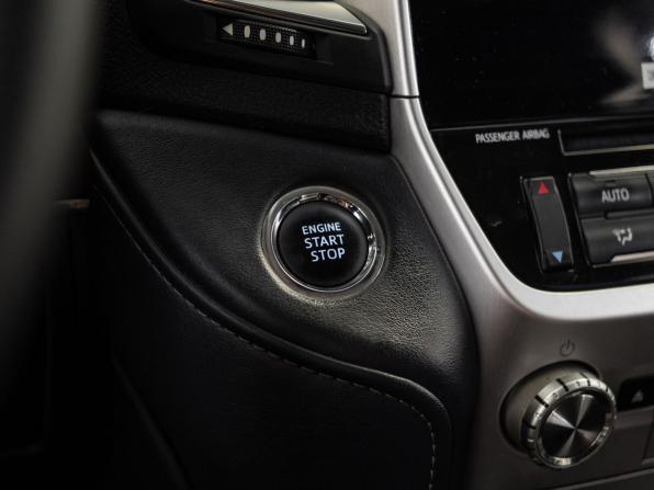 Toyota Land Cruiser 200 Series Рестайлинг 2 с пробегом 2019 года, цена 6 700 000 рублей, 264000 км, внедорожник, Автокод Объявления