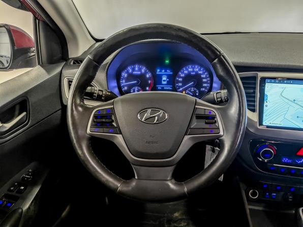 Hyundai Solaris II с пробегом 2018 года, цена 1 300 000 рублей, 104687 км, седан, Автокод Объявления