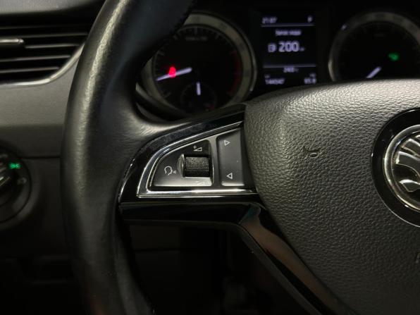 Skoda Octavia III (A7) Рестайлинг с пробегом 2019 года, цена 1 899 000 рублей, 144348 км, лифтбек, Автокод Объявления