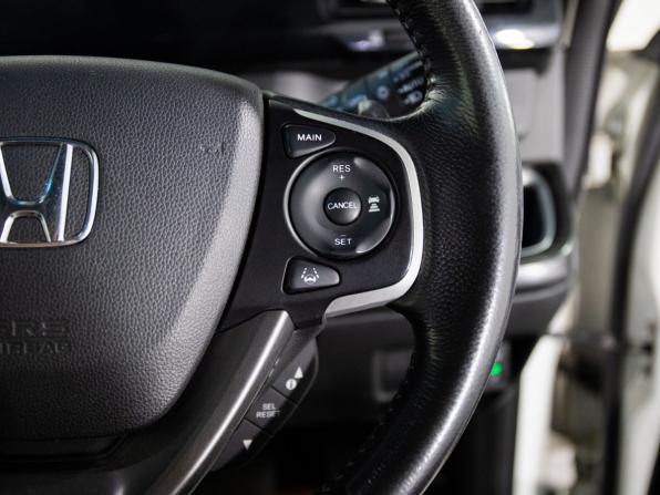Honda Stepwgn V с пробегом 2015 года, цена 1 700 000 рублей, 144725 км, минивэн, Автокод Объявления