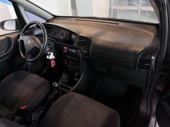 Opel Zafira A с пробегом 2000 года, цена 200 000 рублей, 301186 км, компактвэн, Автокод Объявления