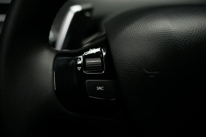 Peugeot 308 II Рестайлинг с пробегом 2019 года, цена 1 590 000 рублей, 178705 км, универсал, Автокод Объявления