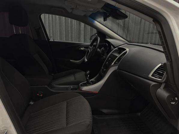 Opel Astra J с пробегом 2012 года, цена 599 000 рублей, 220000 км, хэтчбек, Автокод Объявления