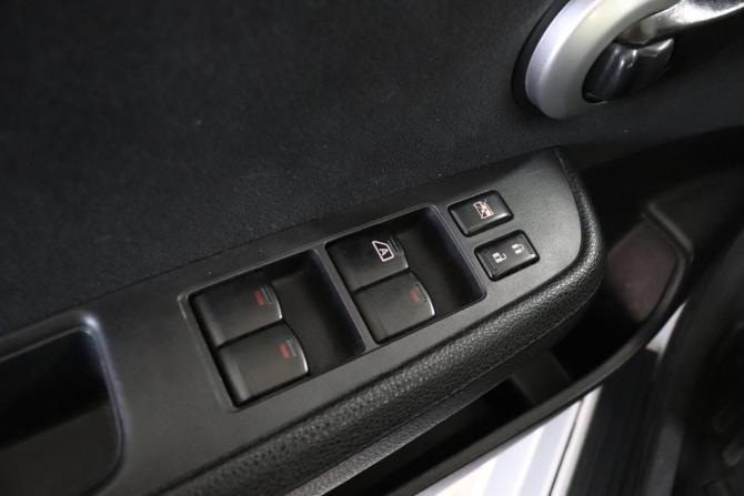 Nissan Tiida I Рестайлинг с пробегом 2011 года, цена 781 000 рублей, 111259 км, хэтчбек, Автокод Объявления