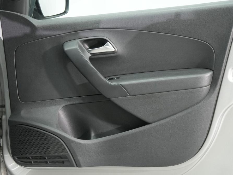Volkswagen Polo V Рестайлинг Новосибирск  - изображение 15