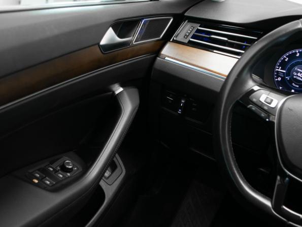 Volkswagen Passat B8 с пробегом 2018 года, цена 2 440 000 рублей, 87507 км, седан, Автокод Объявления