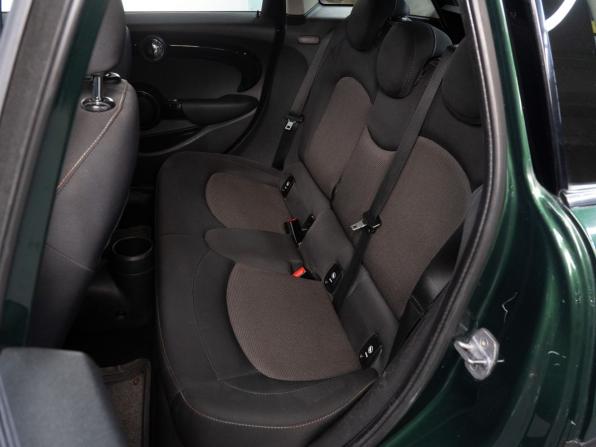 Mini Hatch III (F55/F56) Рестайлинг с пробегом 2018 года, цена 1 499 000 рублей, 131375 км, хэтчбек, Автокод Объявления