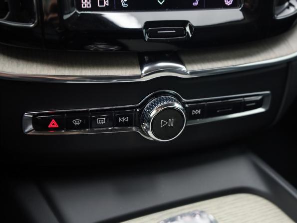 Volvo XC60 II Рестайлинг с пробегом 2021 года, цена 4 449 000 рублей, 59548 км, внедорожник, Автокод Объявления