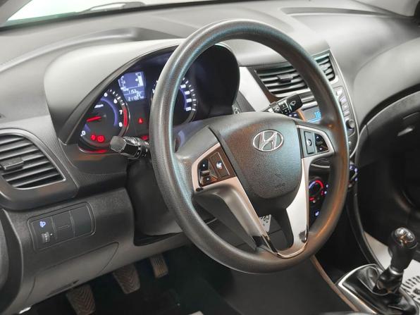Hyundai Solaris I Рестайлинг с пробегом 2015 года, цена 786 000 рублей, 211326 км, седан, Автокод Объявления